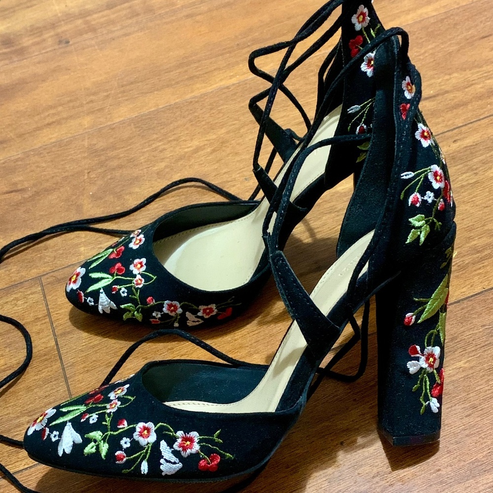 Black Lace-Up Embroidered Floral Forever 21 Heels Size 7